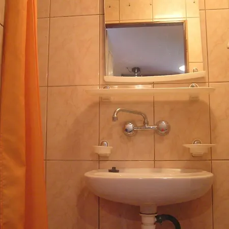 A Mala Kawalerka Samodzielna Halczyna 9 Alfa Apartment Krakau
